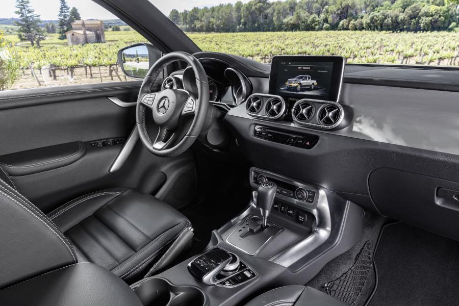Интерьер Mercedes-Benz X-Class Power (Br.470) 2017 года  (WW) (фото 12 из 49)